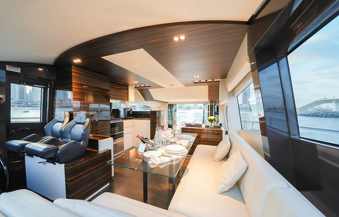 Ferretti 670